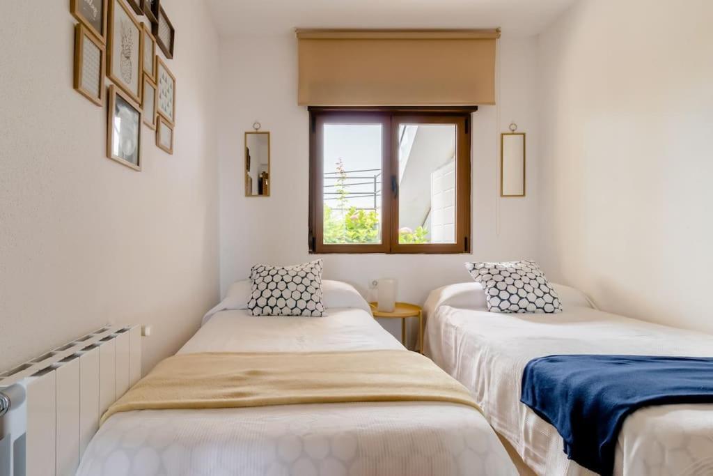 Casa De Las Flores - Apartamento Con Jardin Privado Frente A La Playa De Комилас Екстериор снимка