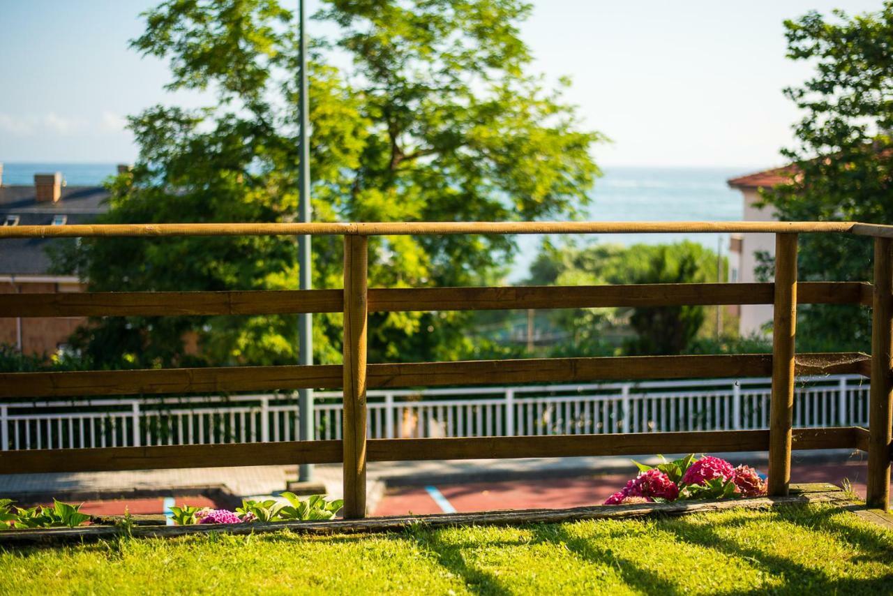 Casa De Las Flores - Apartamento Con Jardin Privado Frente A La Playa De Комилас Екстериор снимка
