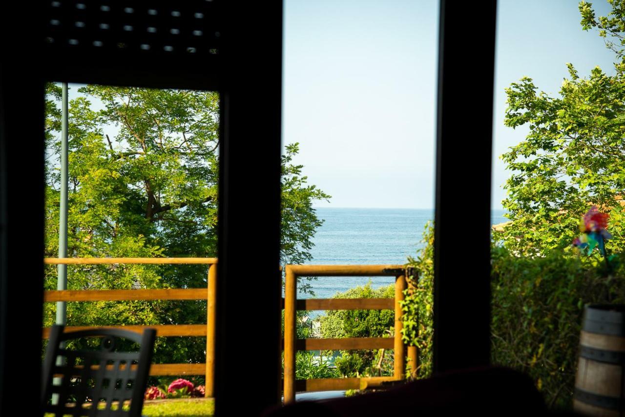 Casa De Las Flores - Apartamento Con Jardin Privado Frente A La Playa De Комилас Екстериор снимка
